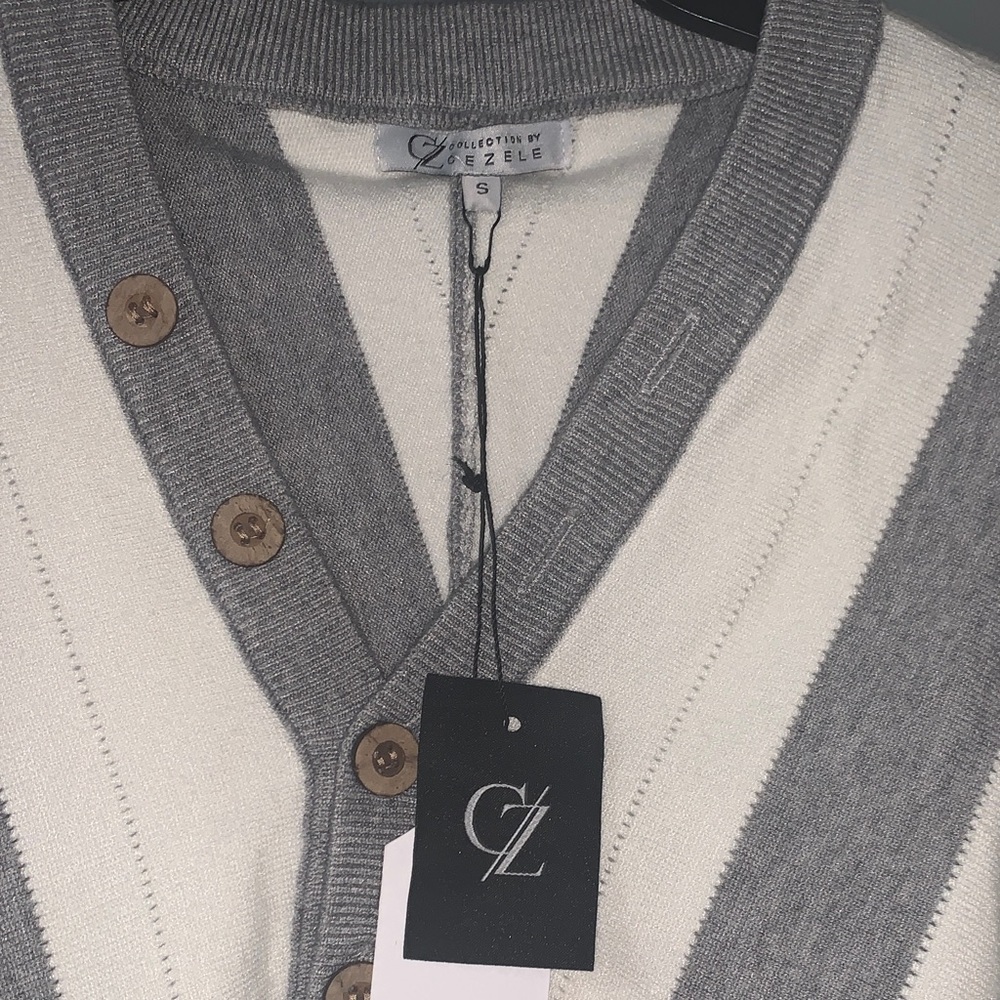 Chic V-Neck Gray and White Striped Sweater - Picture 5 of 5